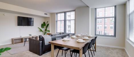 City Apartment | Dining room