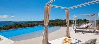 Luxury Villa Siesta with Pool