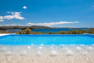 Luxury Villa Siesta with Pool