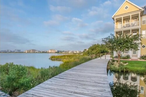 ⭐️Gorgeous Sunset Island Private Beach In/Outdoor Pools⭐️