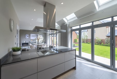 Fridge, microwave, oven, stovetop. 5 Bedroom House close to Bicester Village