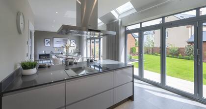 5 Bedroom House close to Bicester Village