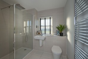 Bathtub, towels, soap, shampoo