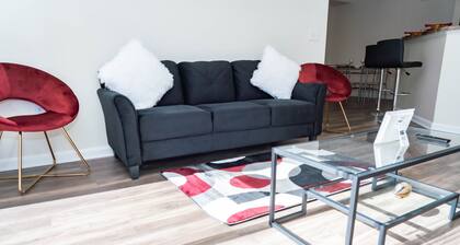 15 min away from airport & down town Columbia, SC King-1 bedroom & full kitchen.