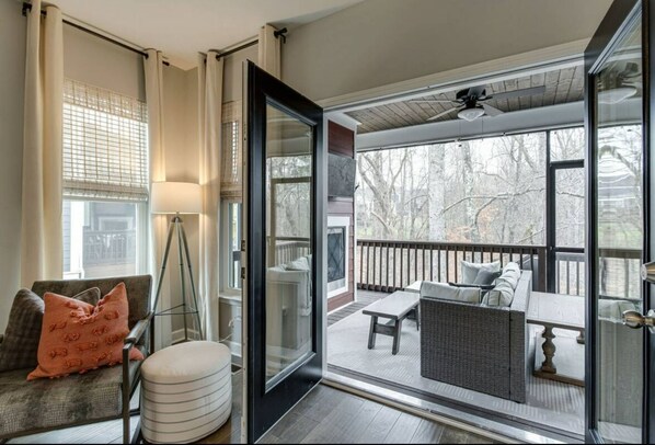 TV connectée, cheminée