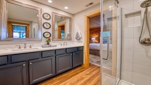 Ensemble douche/baignoire, sèche-cheveux, serviettes fournies, savon