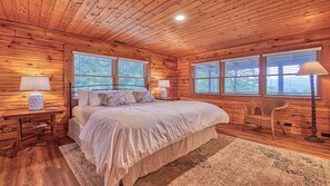 4 makuuhuonetta, silitysrauta/-lauta, vauvan matkasänky, ilmainen Wi-Fi