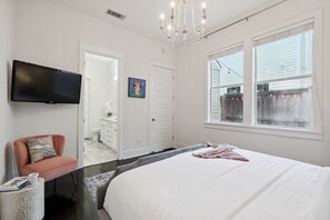 3 室のベッドルーム、旅行用ベビーベッド、WiFi、ベッドシーツ