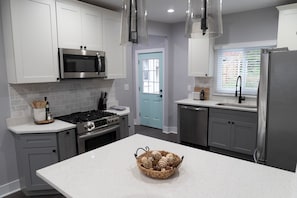 Fridge, microwave, oven, stovetop - Clean and comfortable 3BR home in the South Side neighborhood (Pittsburgh)