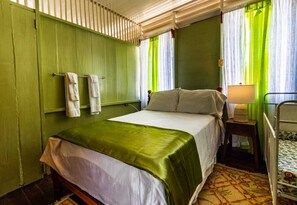 Blackout drapes, iron/ironing board, free WiFi, bed sheets - CHOLSON CHALETS LIMITED (Charlotteville)