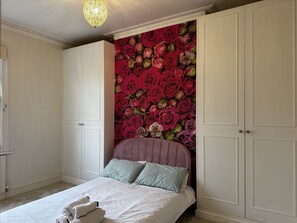 2 Schlafzimmer, Schreibtisch, Bügeleisen/Bügelbrett, kostenloses WLAN