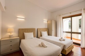 8 bedrooms, iron/ironing board, Internet, bed sheets