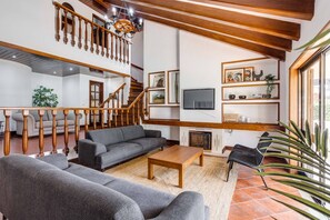 Télévision, baby-foot