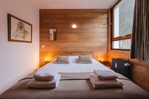 2 bedrooms, iron/ironing board, travel crib, free WiFi