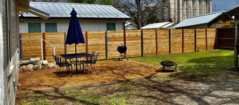 Cozy 2 bedroom—5 min walk to the river and downtown