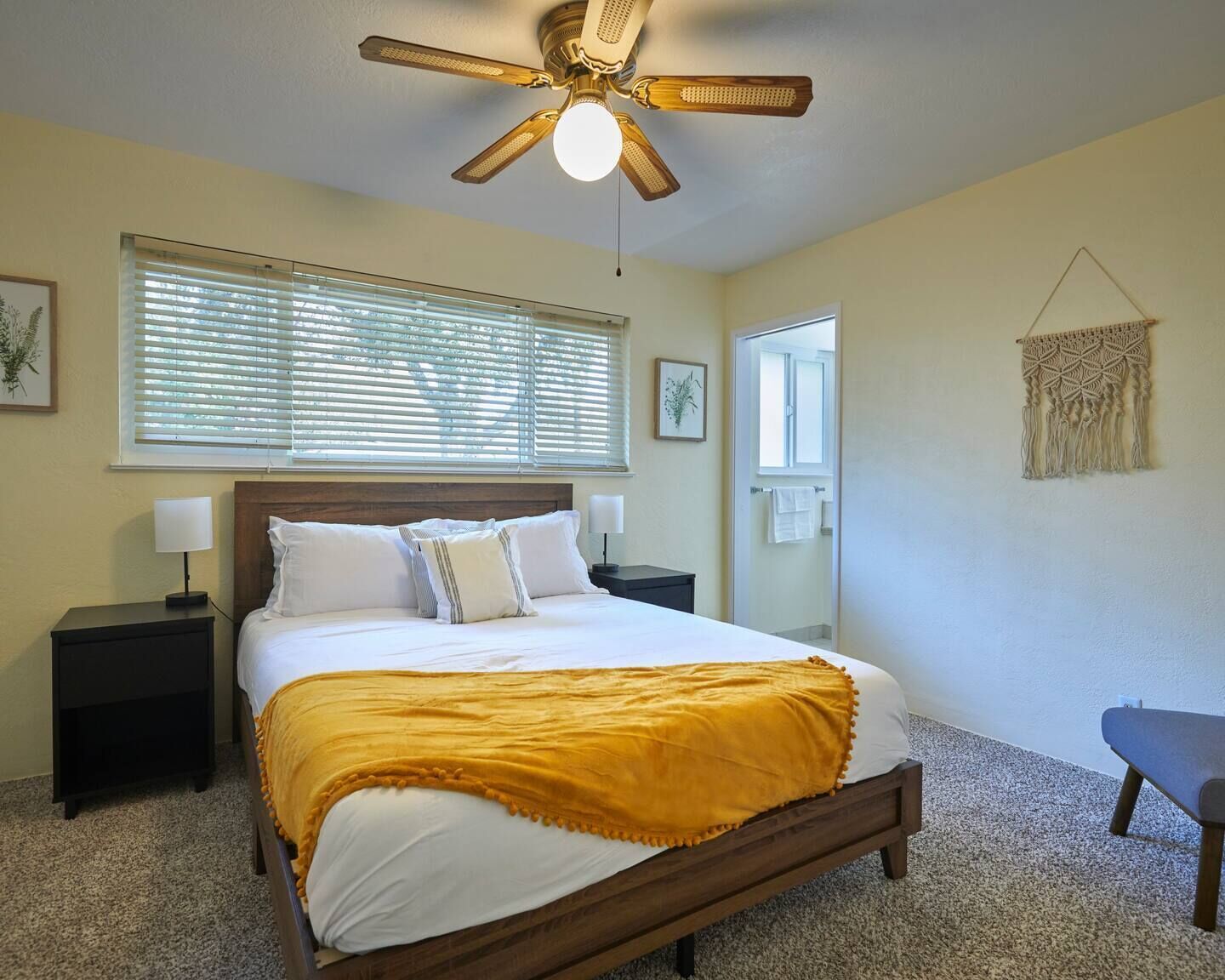 3 Schlafzimmer, Schreibtisch, Bügeleisen/Bügelbrett, Reisekinderbett