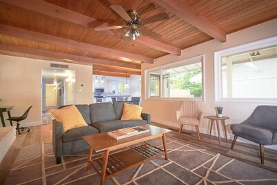 Stylish & Remodeled - Walk to Fresno State Stadium