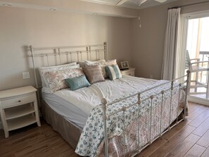 2 bedrooms, iron/ironing board, free WiFi, bed sheets - Beautifully Renovated Beach Front Condo (Indian Shores)