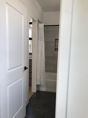 Shower - New build in Denver Sunnyside/Highlands w/Free Parking (Denver)