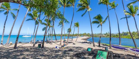 Beach nearby, sun-loungers, beach towels