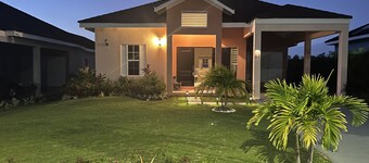 Family friendly house in a gated community 15 miles from Ocho Rios