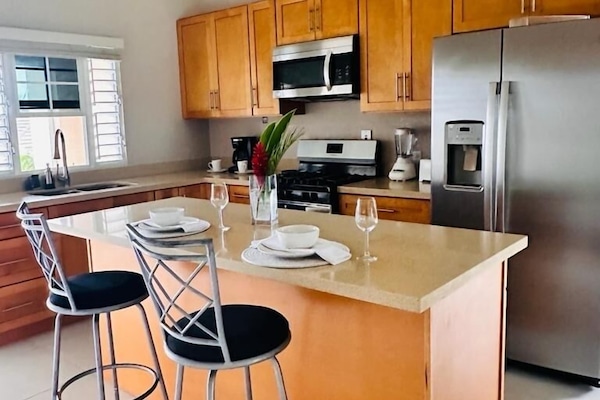 Coffee/tea maker, fridge, microwave, oven