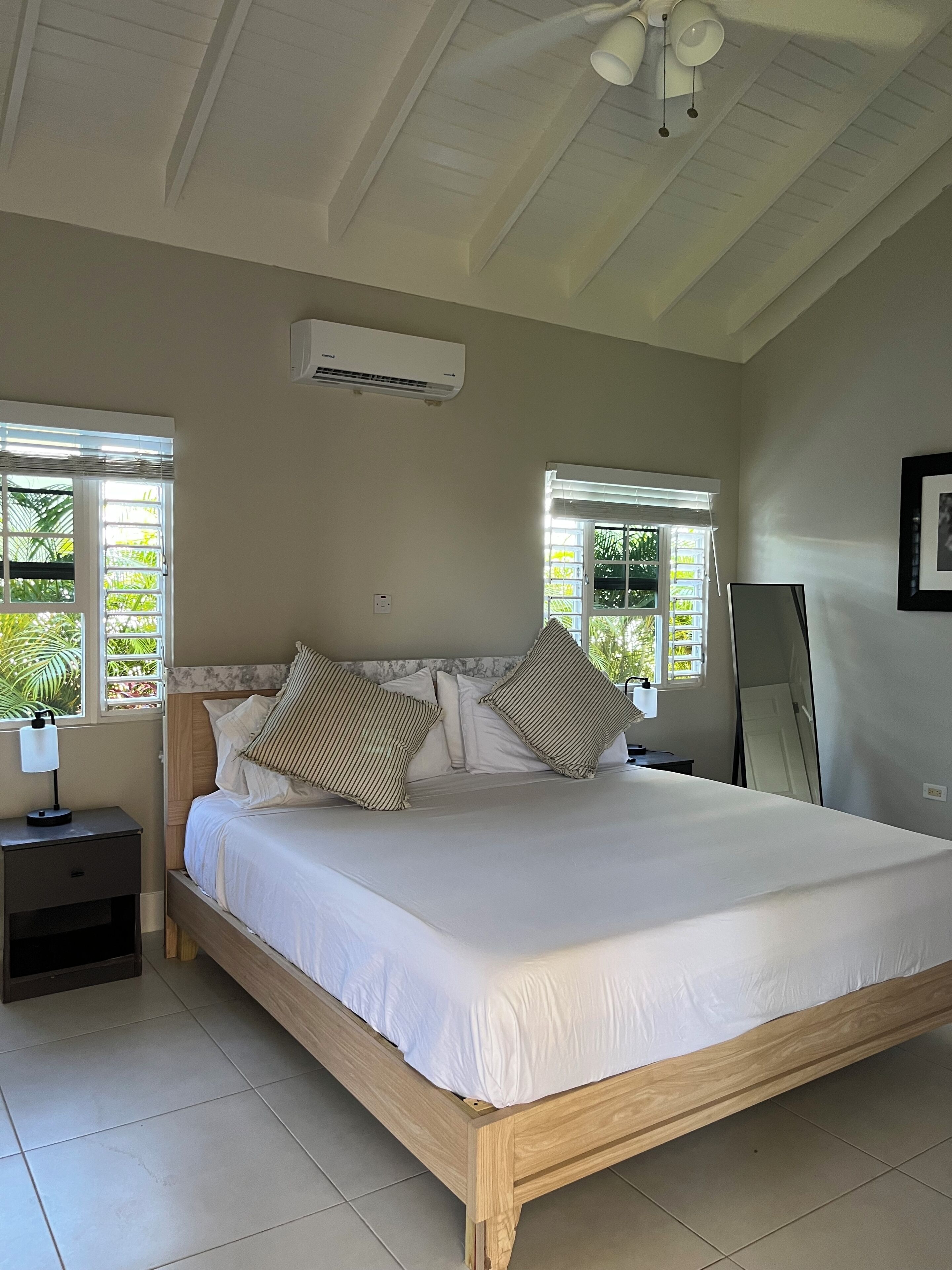 3 bedrooms, iron/ironing board, WiFi (free), bed sheets