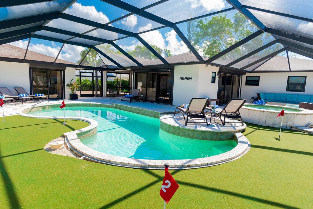 NEW LISTING! Fanta Sea- Salt Water Pool!!