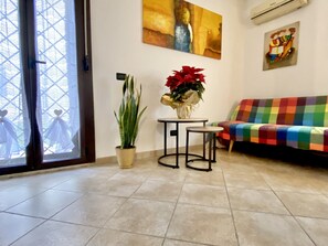 Smart TV - La Casetta di Giulio II Ostia Antica Airport Station (Lazio)