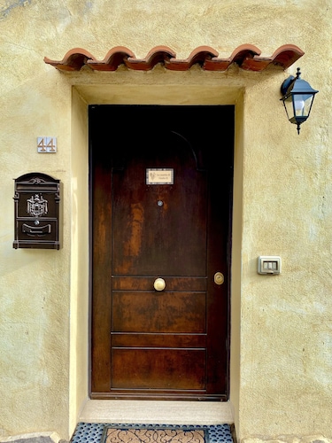 La Casetta di Giulio II Ostia Antica Airport Station