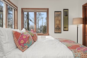 7 bedrooms, iron/ironing board, travel crib, free WiFi - Pier Relaxation! @ the Chesapeake Bay! (Shady Side)