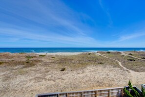 On the beach - Luxurious Oceanfront, Beach Access, Private Pool, Hot Tub, Elevator, Game Room (Waves)