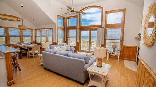 Luxurious Oceanfront, Beach Access, Private Pool, Hot Tub, Elevator, Game Room