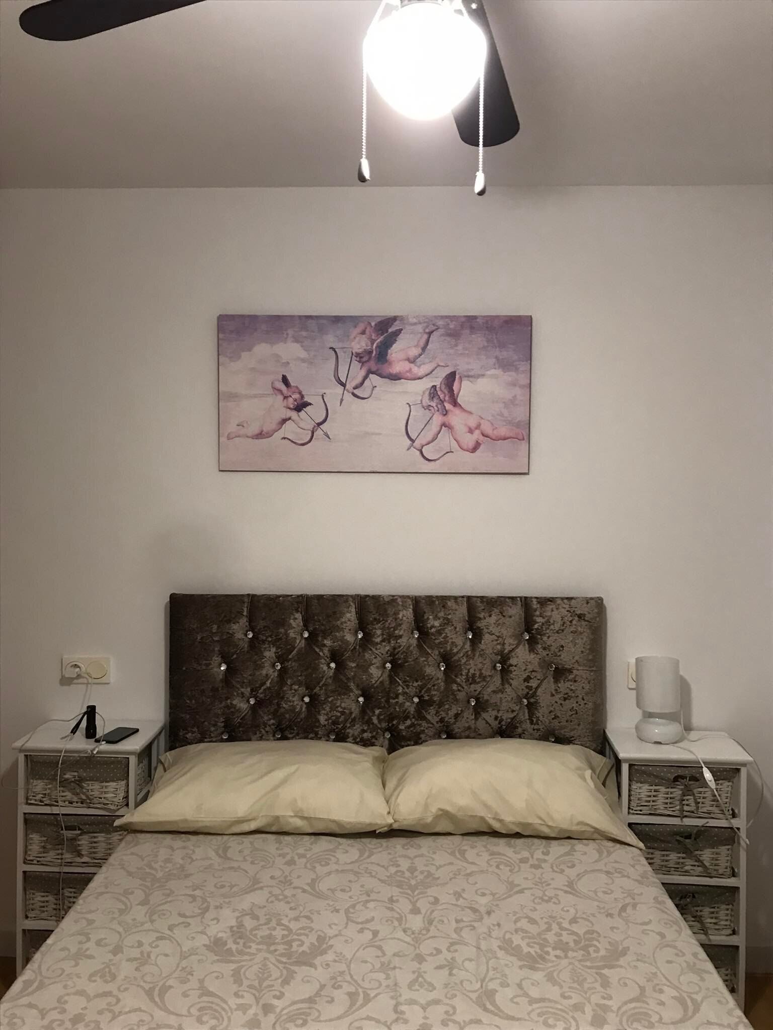 3 slaapkamers, een strijkplank/strijkijzer, gratis wifi, beddengoed