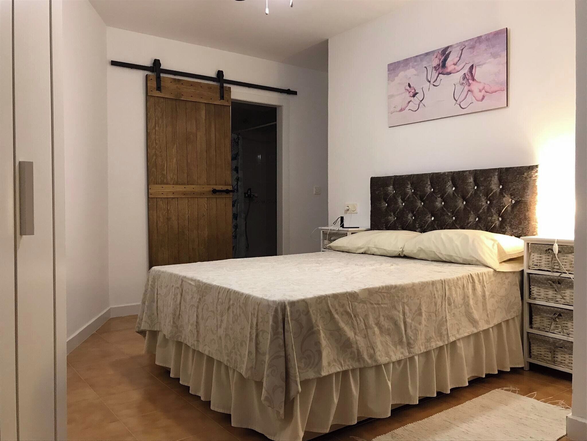 3 slaapkamers, een strijkplank/strijkijzer, gratis wifi, beddengoed