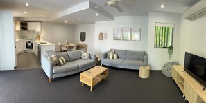 TV - When size does matter!! and a great location to (Manly)
