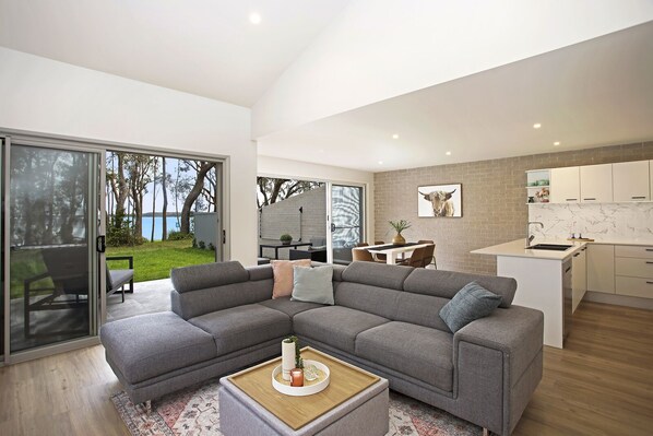 Smart TV, DVD player - Brand New Dog Friendly Lakefront Villa (Lake Munmorah)