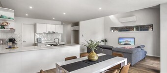 Brand New Dog Friendly Lakefront Villa