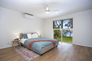 3 bedrooms, iron/ironing board, free WiFi, bed sheets - Brand New Dog Friendly Lakefront Villa (Lake Munmorah)