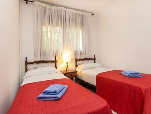 2 bedrooms, travel cot, free WiFi