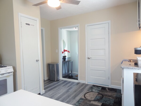 Interior - Beautifully remodeled cozy cottage retreat (Fairport Harbor)