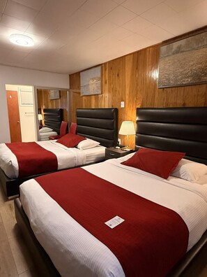 Blackout curtains, free WiFi, individually furnished, bed sheets - Mountain View Hope Motel (Hope)