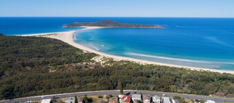 Oceans 22 at Fingal Bay