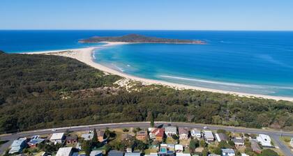 Oceans 22 at Fingal Bay