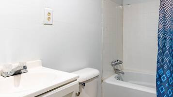 Combined shower/tub, towels, soap, toilet paper