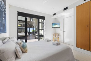 Exclusive Apartment | 4 bedrooms, individually decorated, individually furnished - Apartment 03 Noosa Court  (Noosa Heads)