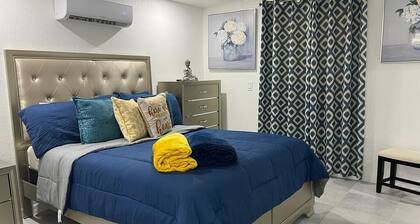 Romantic suite 5 minutes from the beach!