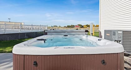 Large Property with Hot Tubs and Swimming Pool