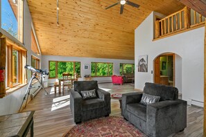 Smart TV, fireplace, DVD player, books