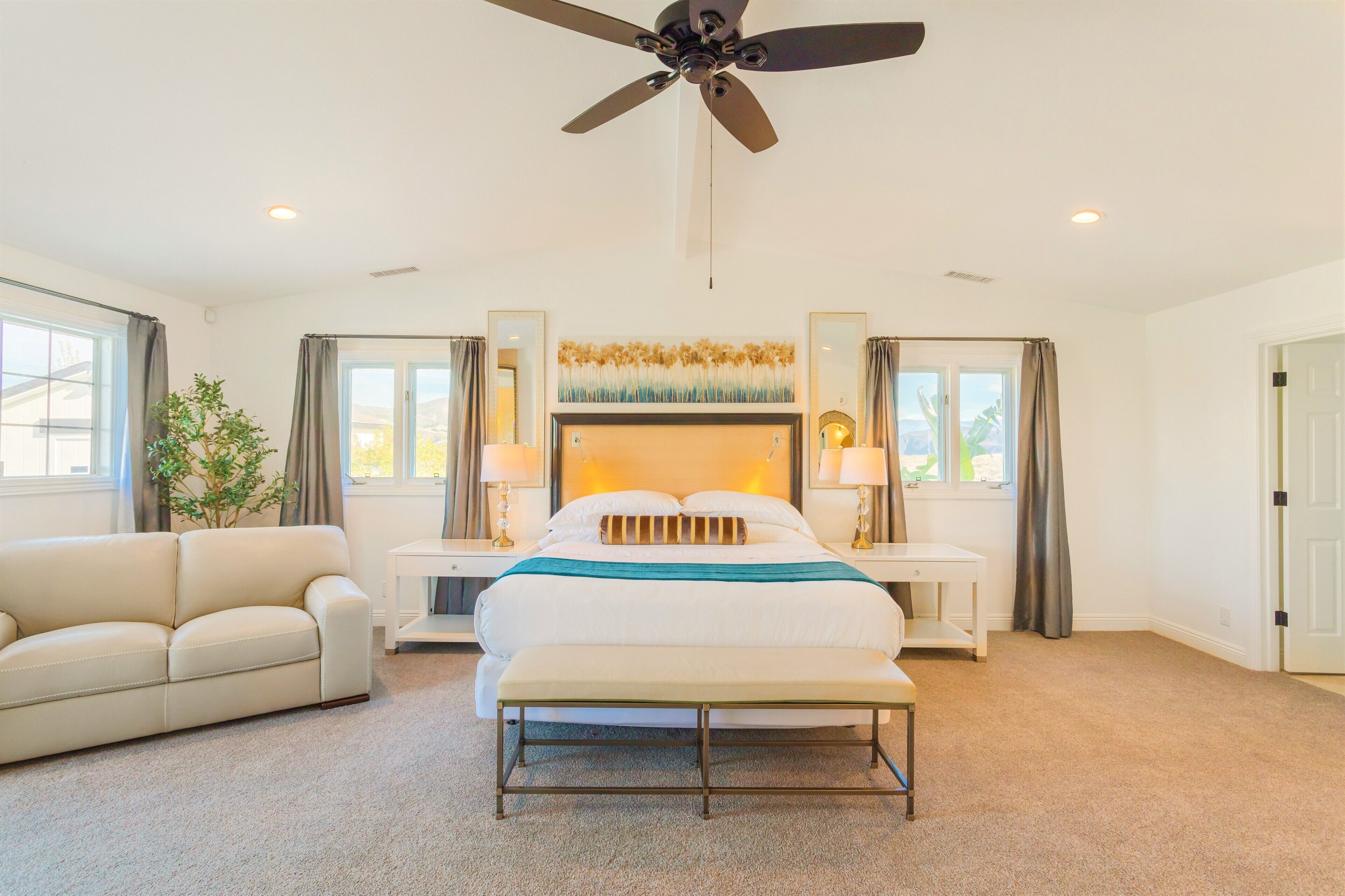 Deluxe Room, 1 King Bed, Pool View, Corner | Egyptian cotton sheets, premium bedding, pillowtop beds